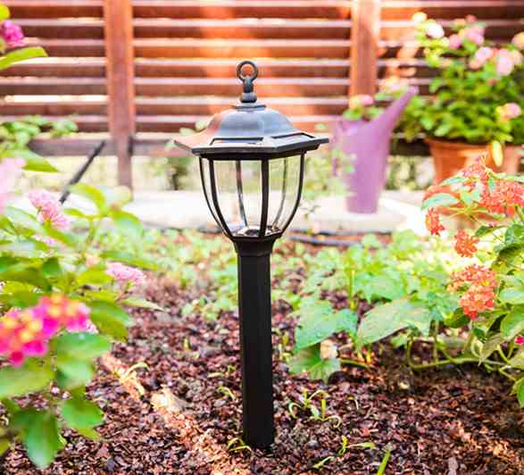 How does a solar garden light work?